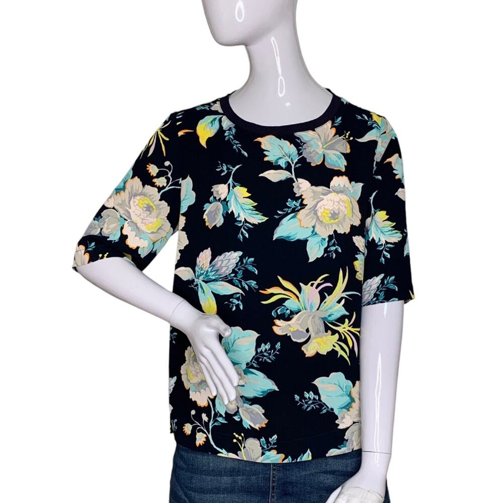Ann Taylor Top Navy Blue with Multicolor Floral Print Short Sleeve Size S